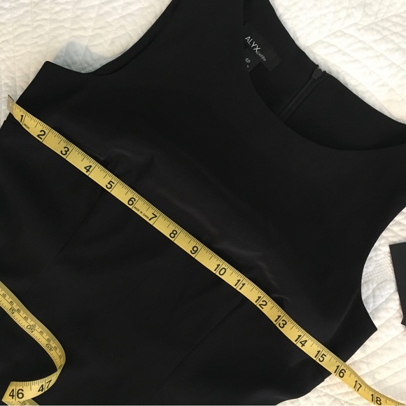 New Classic Little Black Dress - Picture 5 of 10